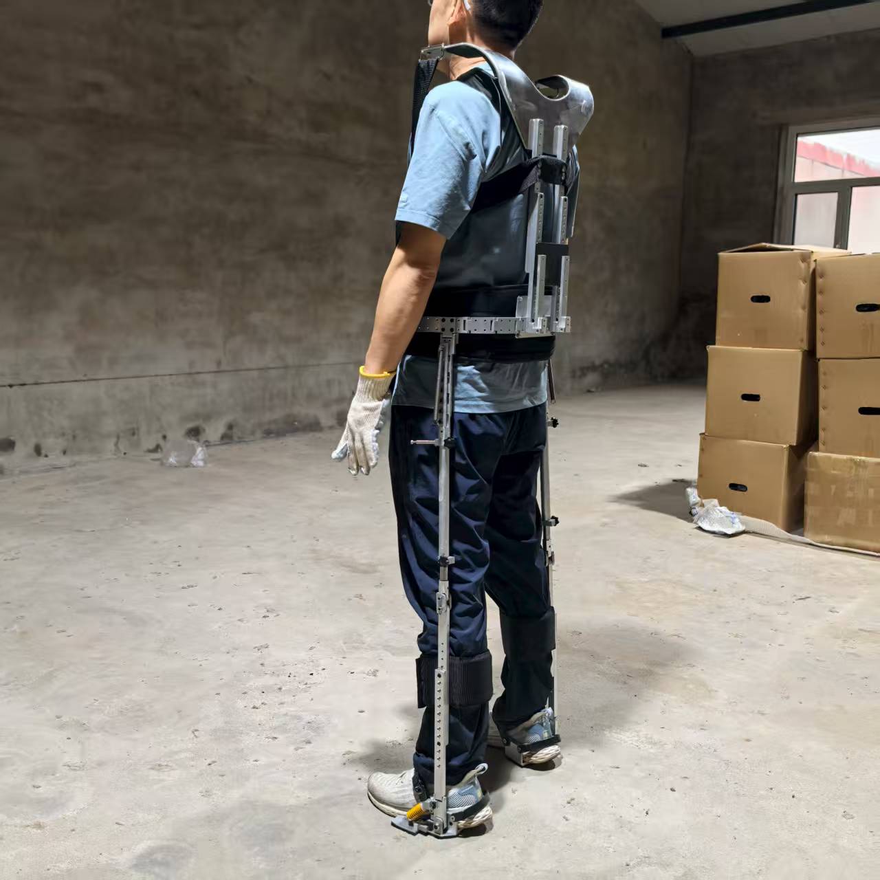 Waist-assisted exoskeleton suit