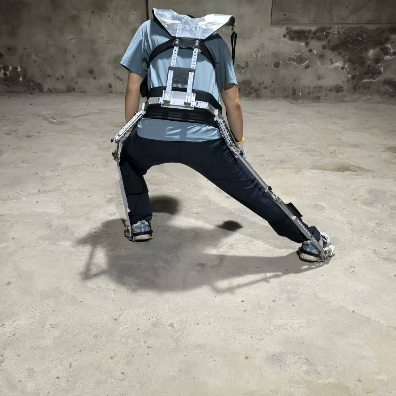 Waist-assisted exoskeleton suit